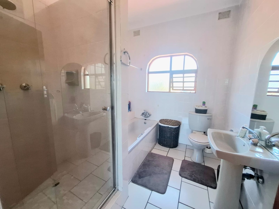 6 Bedroom Property for Sale in Baysville Eastern Cape